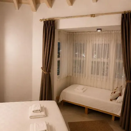 Kale Alacati Butik Çeşme